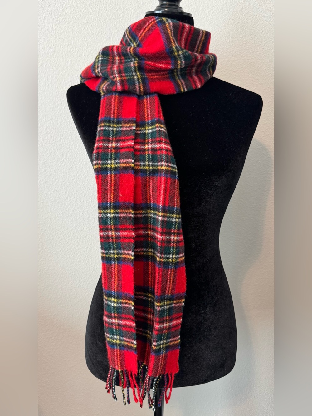 Johnstons of Elgin 100% Lambswool Tartan Scarf Red Green Plaid Made in Scotland